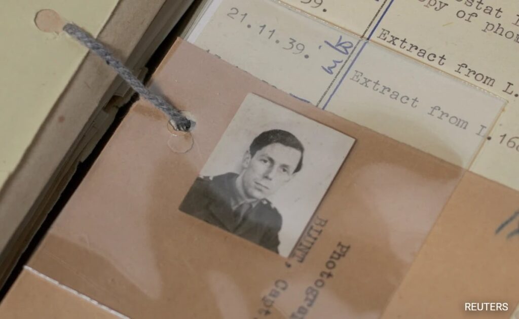 Secret UK Files Detailing Confessions Of 3 Spies From Cambridge Released