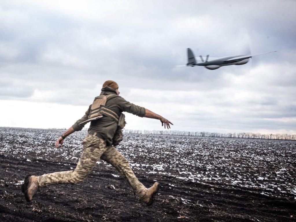 A Ukrainian drone commander says battlefield tech can change within a month, and the old style of yearslong military contracts can’t keep up