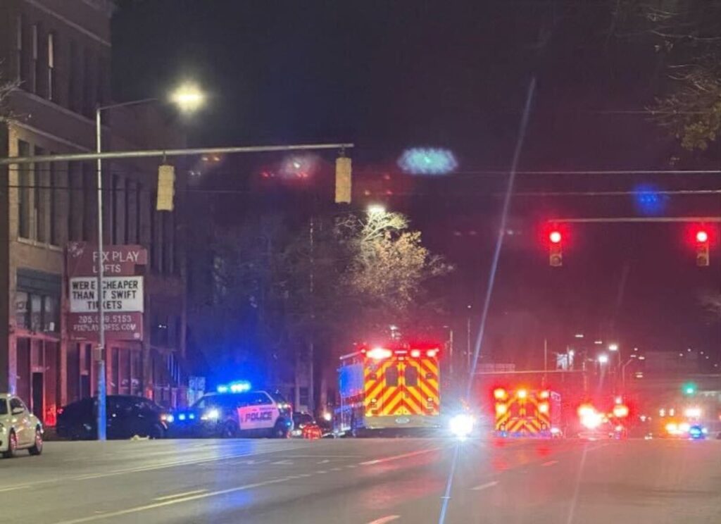 Birmingham business owners aid man shot in downtown; no suspects in custody