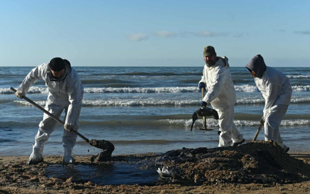 Black Sea Oil Spill: $14 Billion Disaster Threatens Global Coastlines