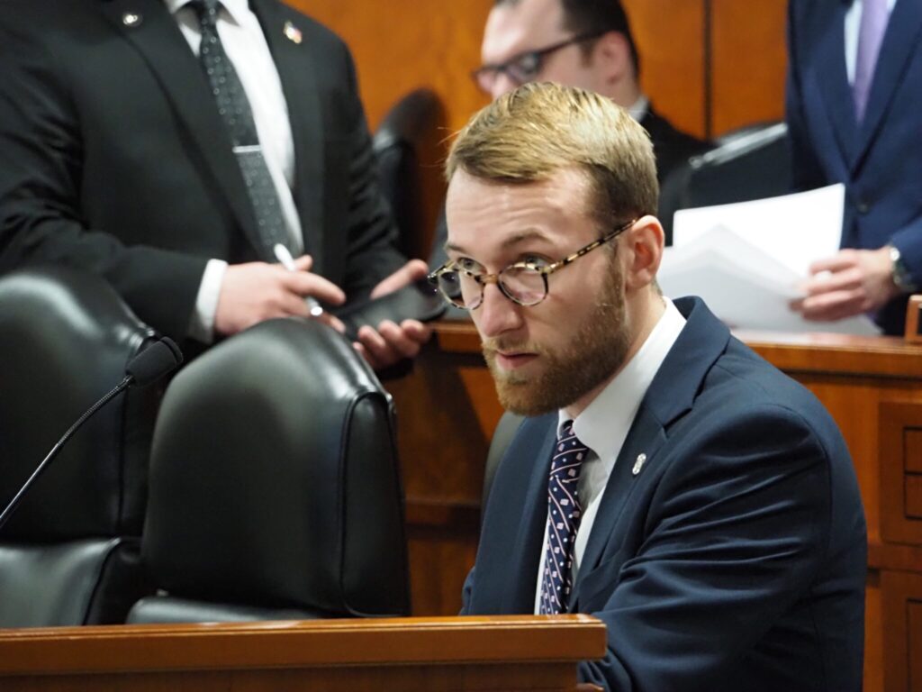 Michigan House panel votes out bills curtailing tipped wage and sick leave laws