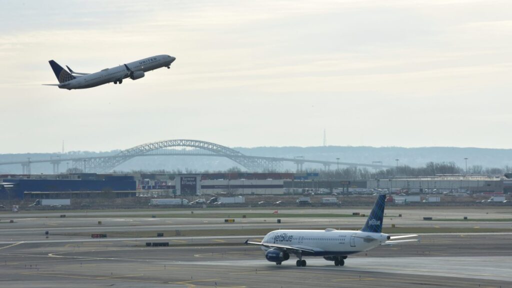 FAA delays flights into Newark Airport over air traffic control tech issues