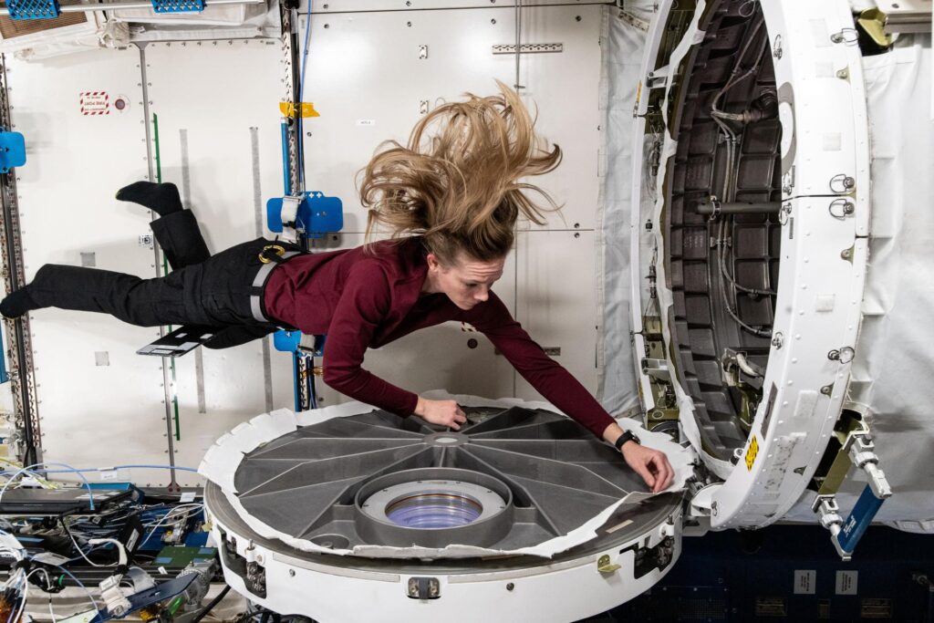 Crew Studies Advanced Tech, Space Biology Before Next Crew Departs