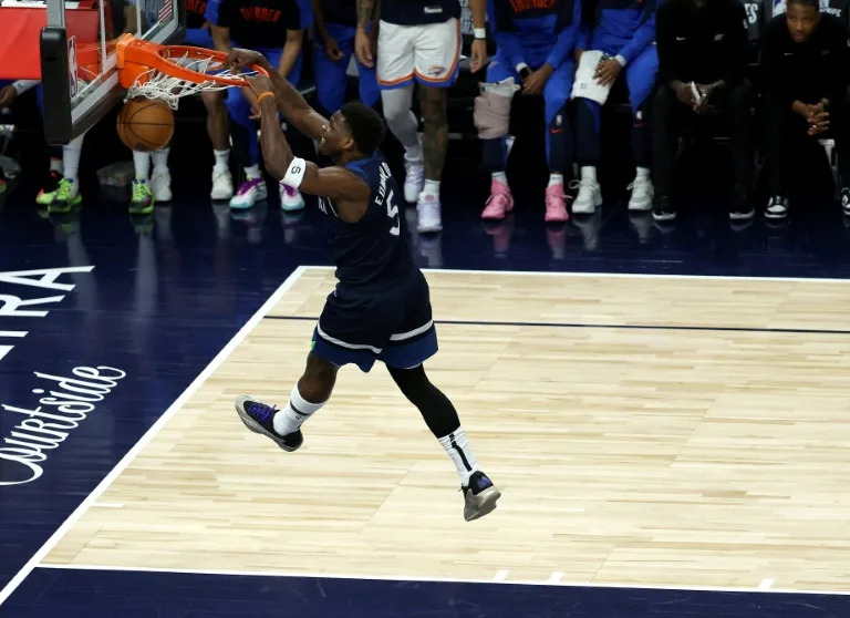 T-Wolves silence Thunder to tighten NBA playoff series