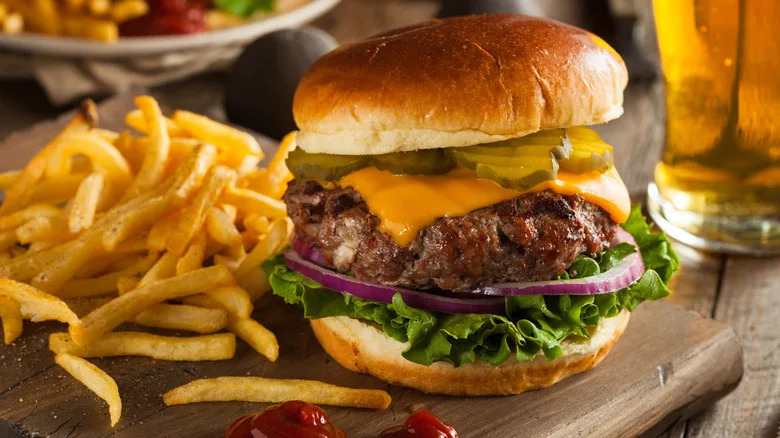 The Tricks You Need For Buffalo Burgers That Don’t Fall Apart While Cooking