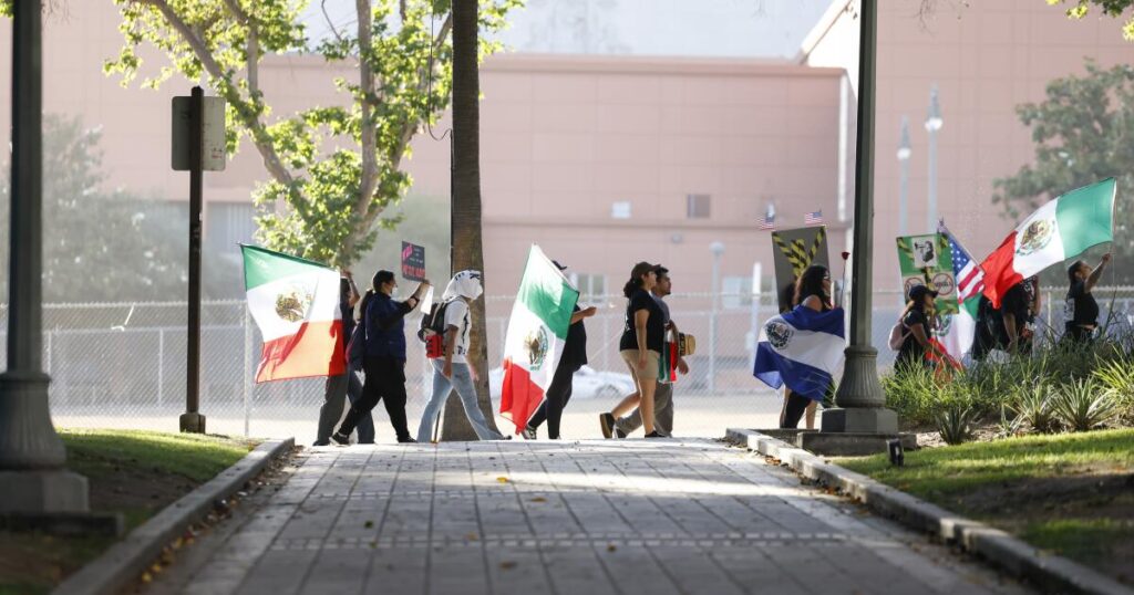 L.A. street life ‘paralyzed’ as ICE raids keep shoppers away, close businesses