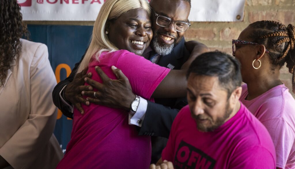 Mayor Brandon Johnson credits tipped minimum wage law with fueling growth in Chicago