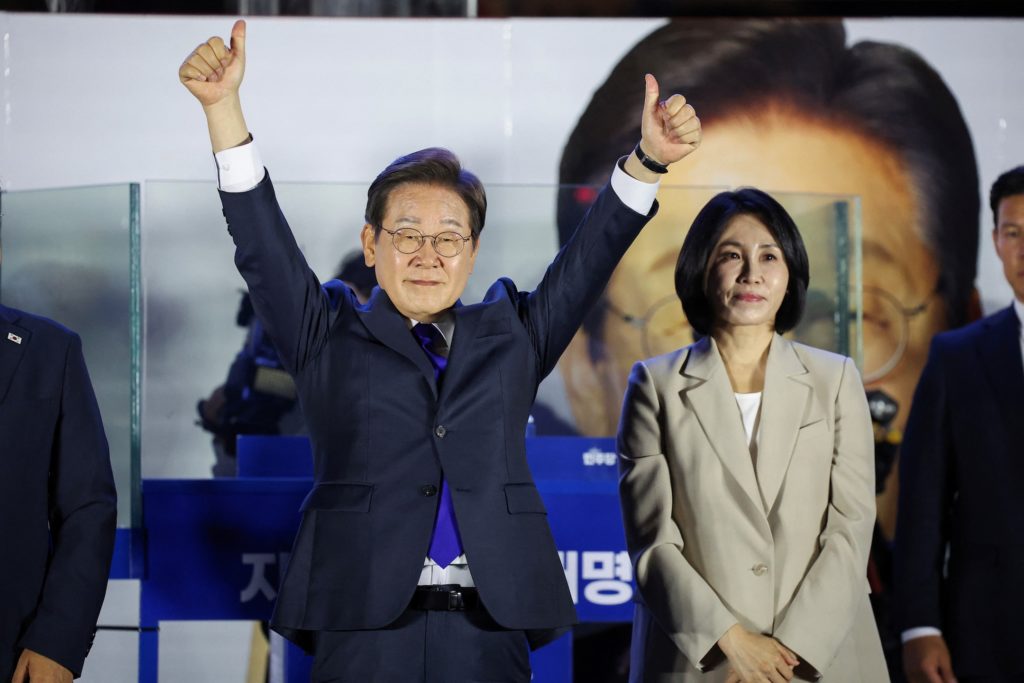 News Wrap: South Korean liberal leader wins presidential race