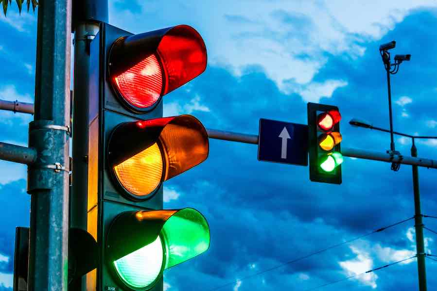 Can I turn left at a red light onto a one-way street? What Idaho law says