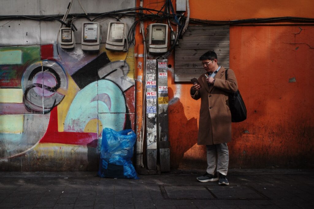 South Koreans are sleeping less, spending more time on screen