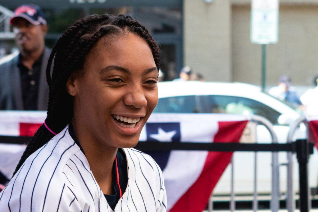 Little League World Series legend Mo’ne Davis throws first pitch to Nationals OF Robert Hassell III, whom she once struck out