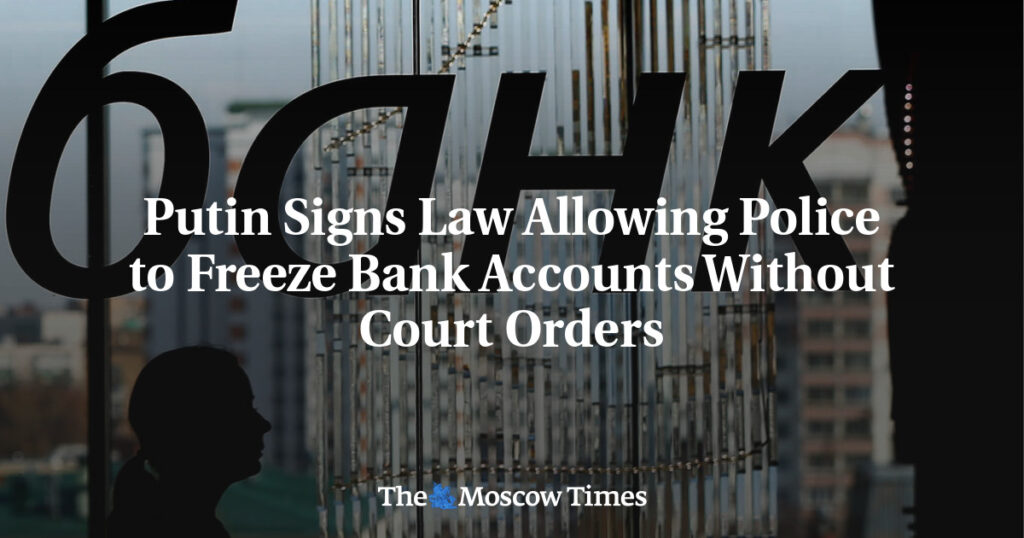 Putin Signs Law Allowing Police to Freeze Bank Accounts Without Court Orders