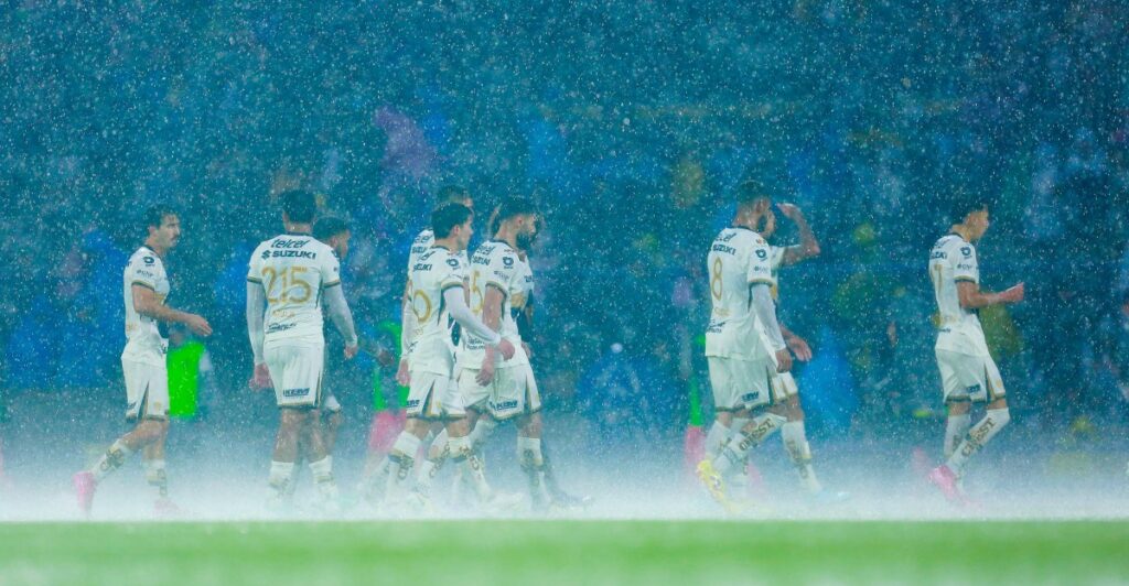 Pumas and Necaxa tie on a very rainy Sunday night.