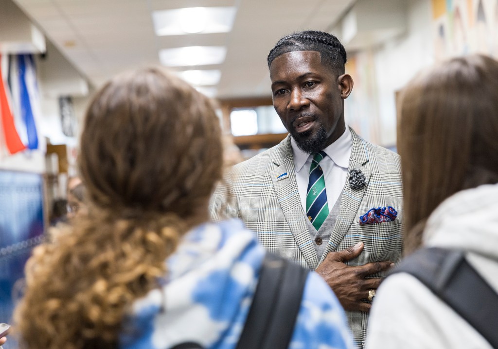 Editorial: The wild case of Ian Roberts, Des Moines school superintendent, illustrates how employers ignore immigration law