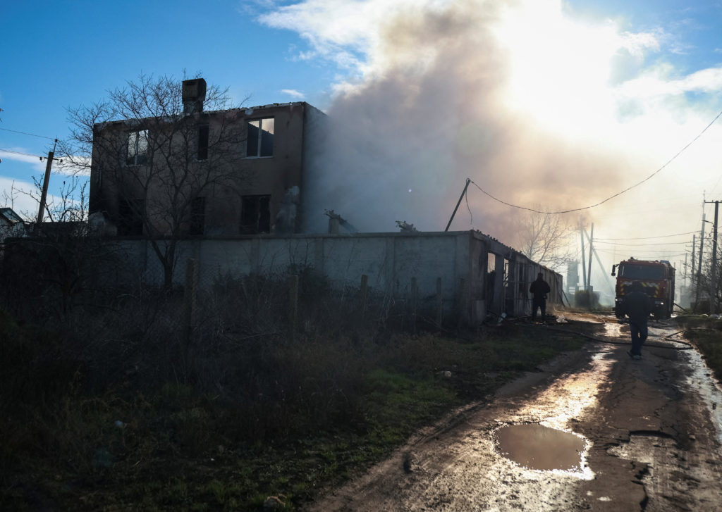 Russia and Ukraine trade attacks as U.S. and European officials prepare to resume peace talks