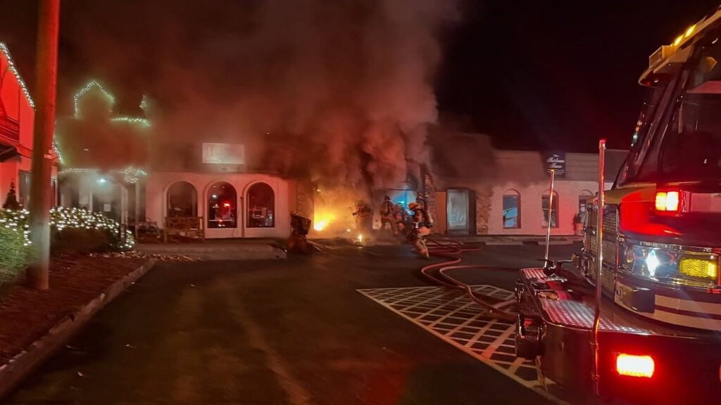 Business in Roanoke strip mall burns in early-morning fire