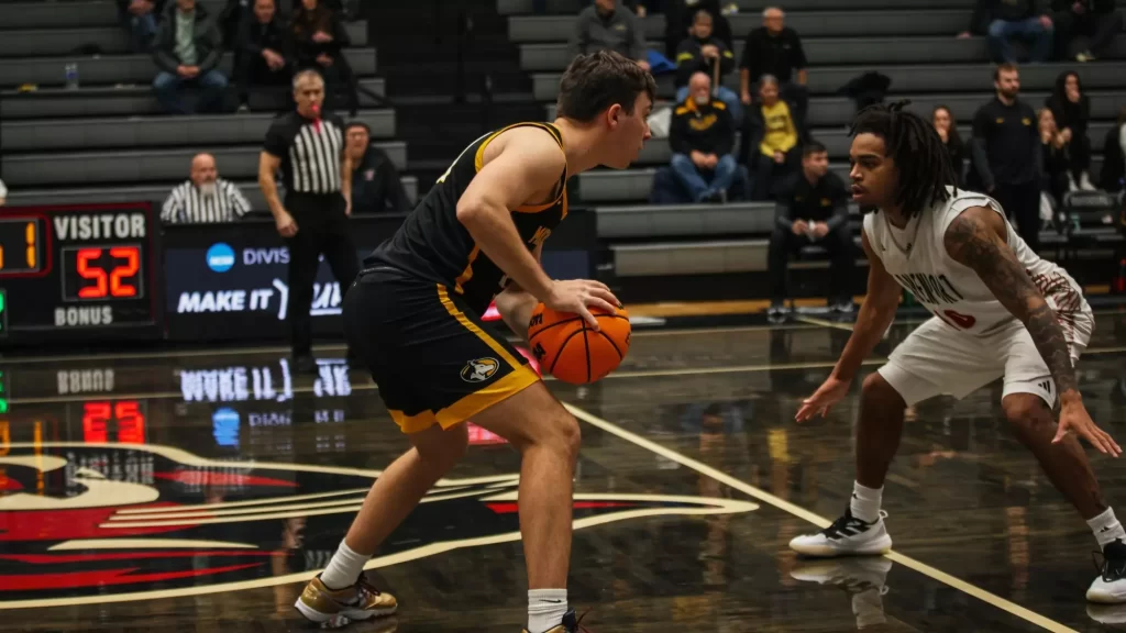 No. 6 Huskies second-half comeback falls shy at Davenport