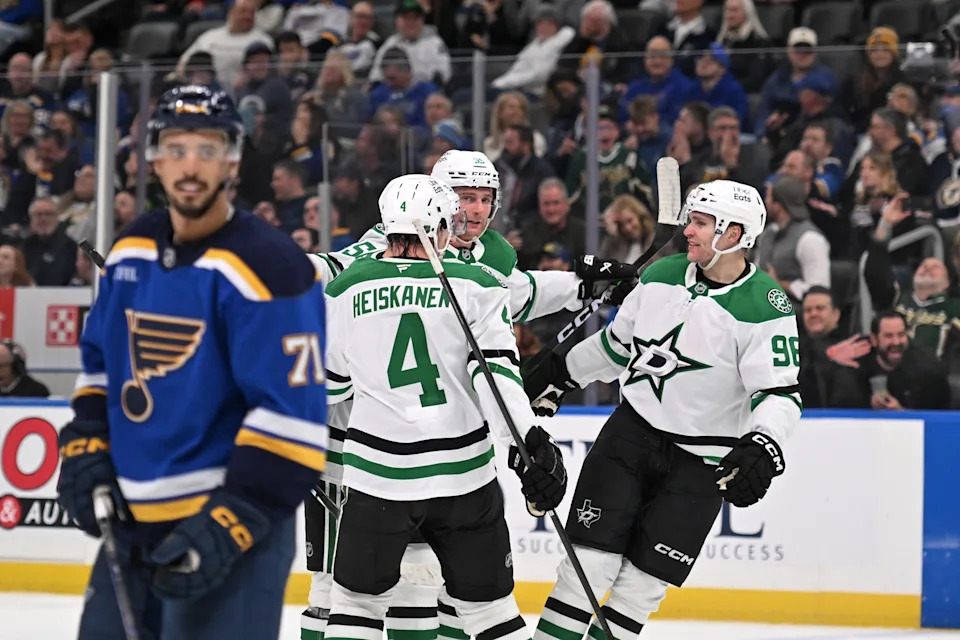 Harley’s late goal lifts Stars past Blues, 4-3