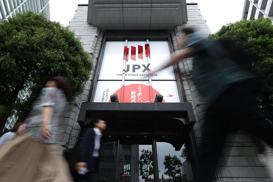 Japanese Stocks Slide on Tech Pullback as Iran Tensions Deepen