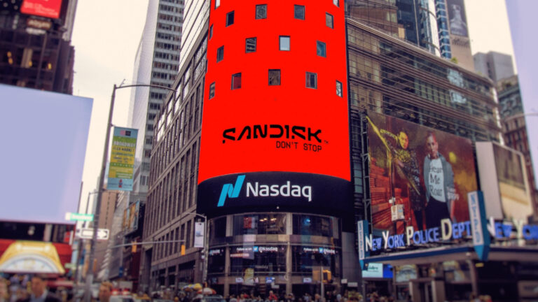 SanDisk (SNDK) Leads Tech Losers With Double-Digit Decline
