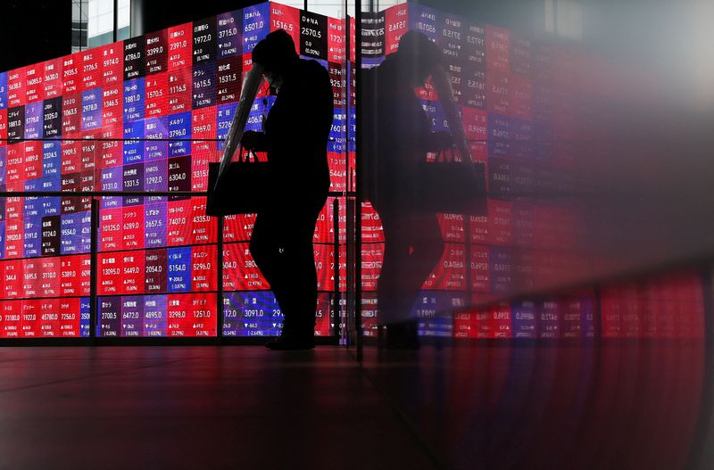 Asia shares hesitant as oil climbs, earnings loom
