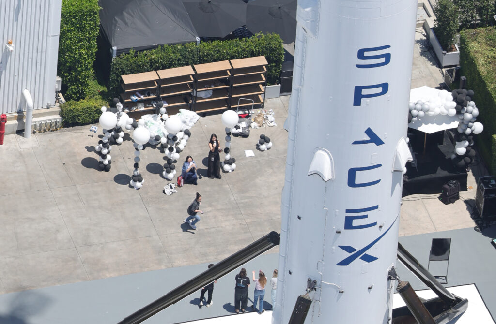 Tech bull Ives initiates Spacex with ‘Outperform’ rating, $190 price target