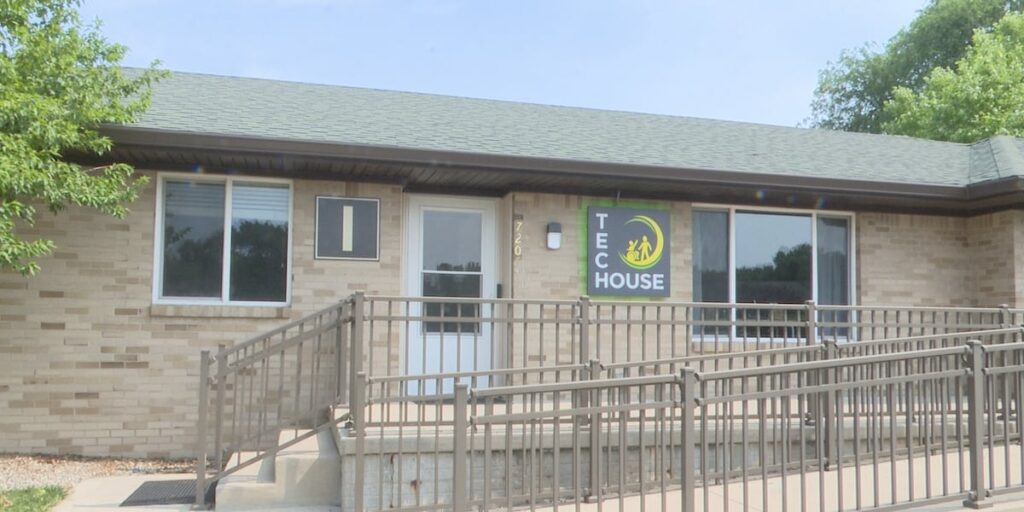 Maumee nonprofit tech house gives people with disabilities hands-on access to assistive equipment