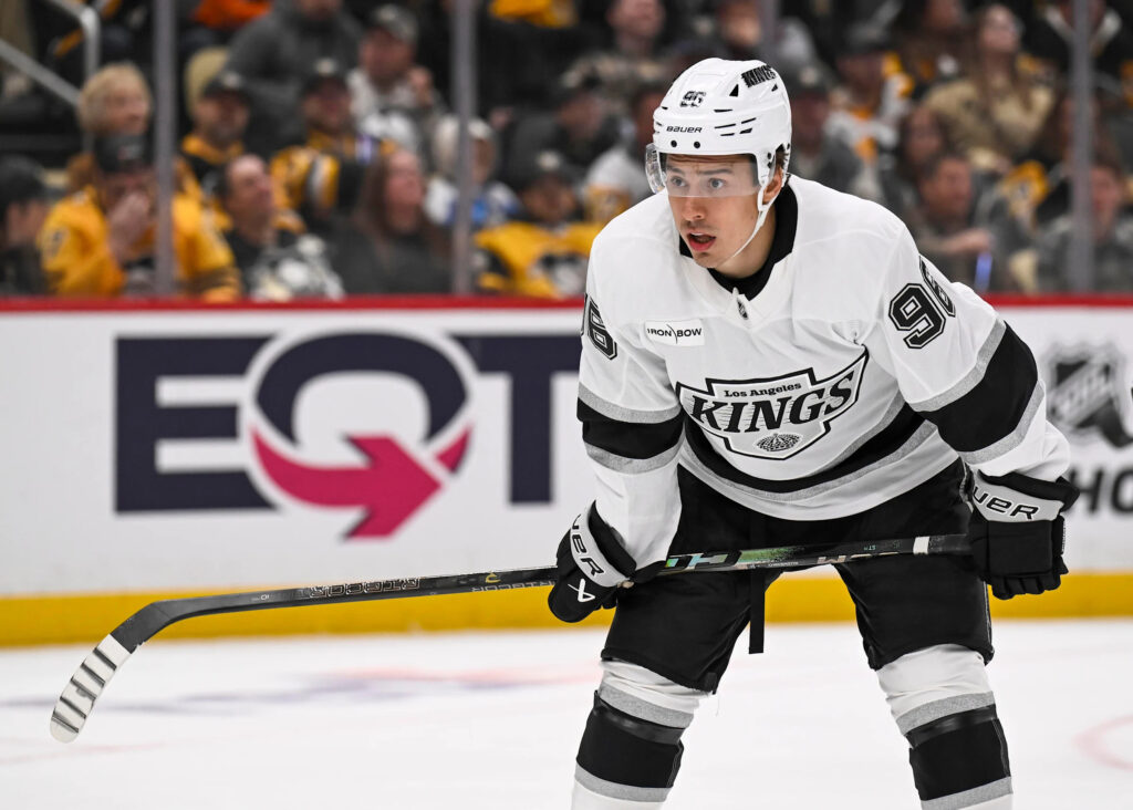 Report: Penguins sign Andrei Kuzmenko to one-year contract