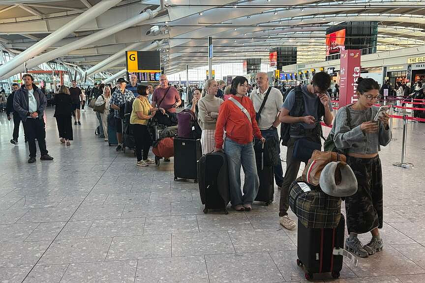 Airlines scramble to tackle backlog from UK air traffic control issues