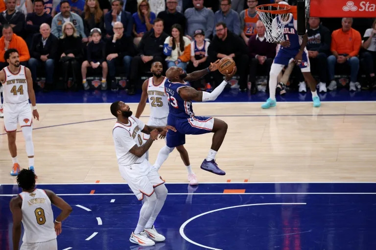 LeBron optimistic after launching Sixers era with win