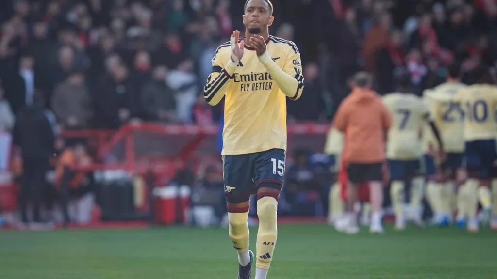 Arsenal must play to their strengths, not entertain the neutrals